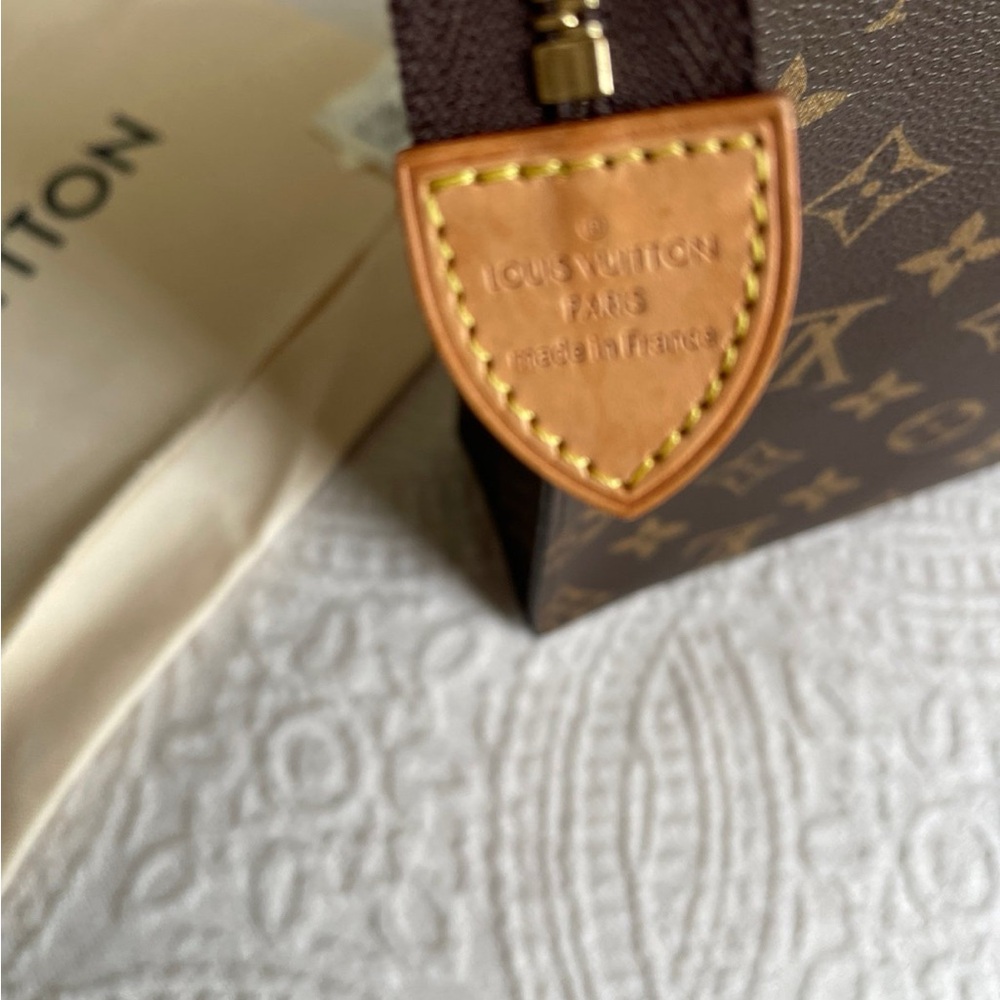 Louis Vuitton Monogram Pouch Toiletry 26 - Picture 10 of 11